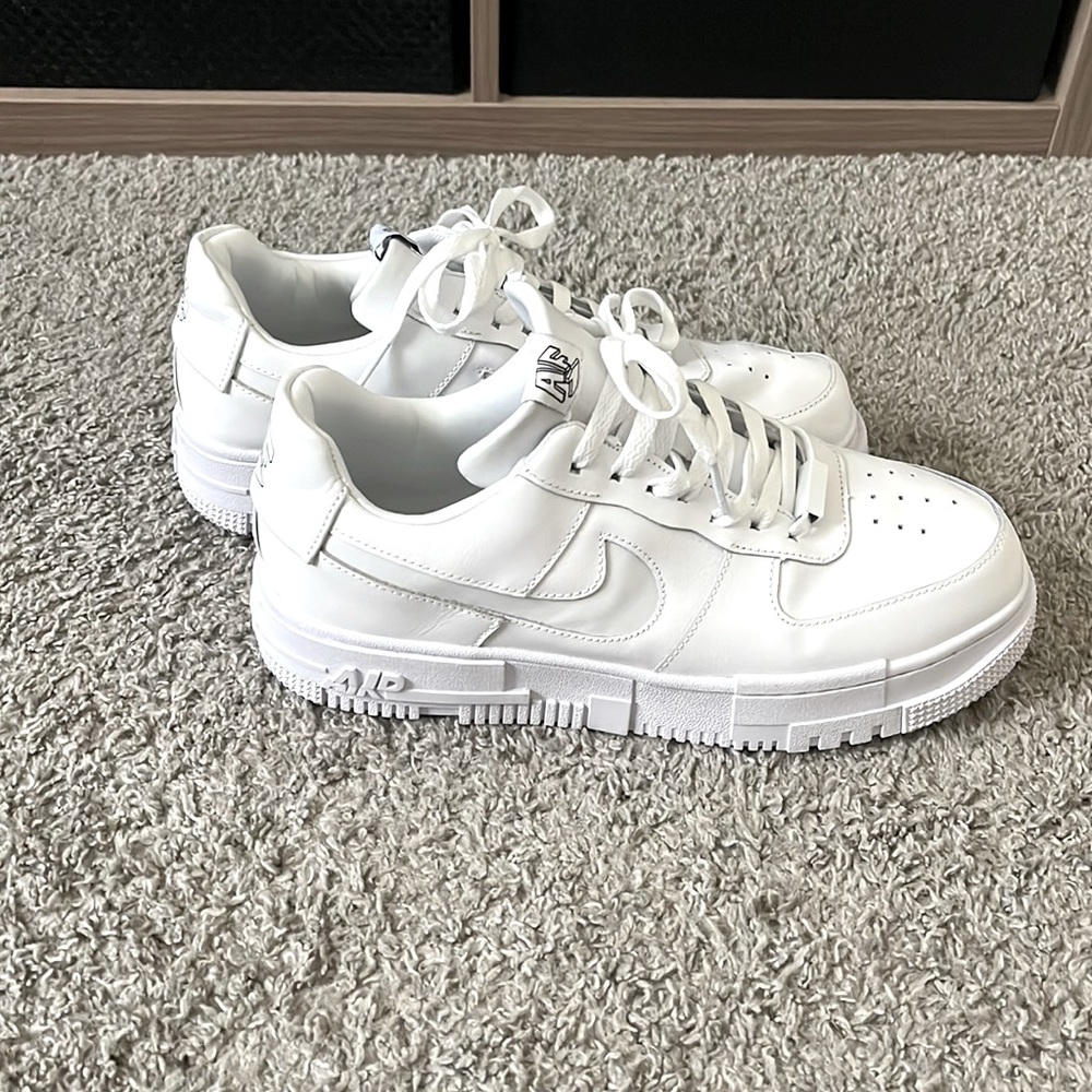 Nike Air Force 1 Pixel